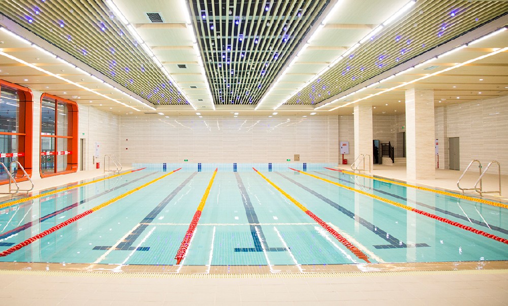 中学游泳池设备安装